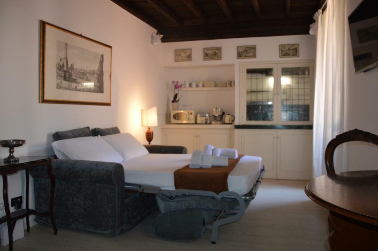 Historic Center - Elegant With Charming Antiques - Raffaello Roma