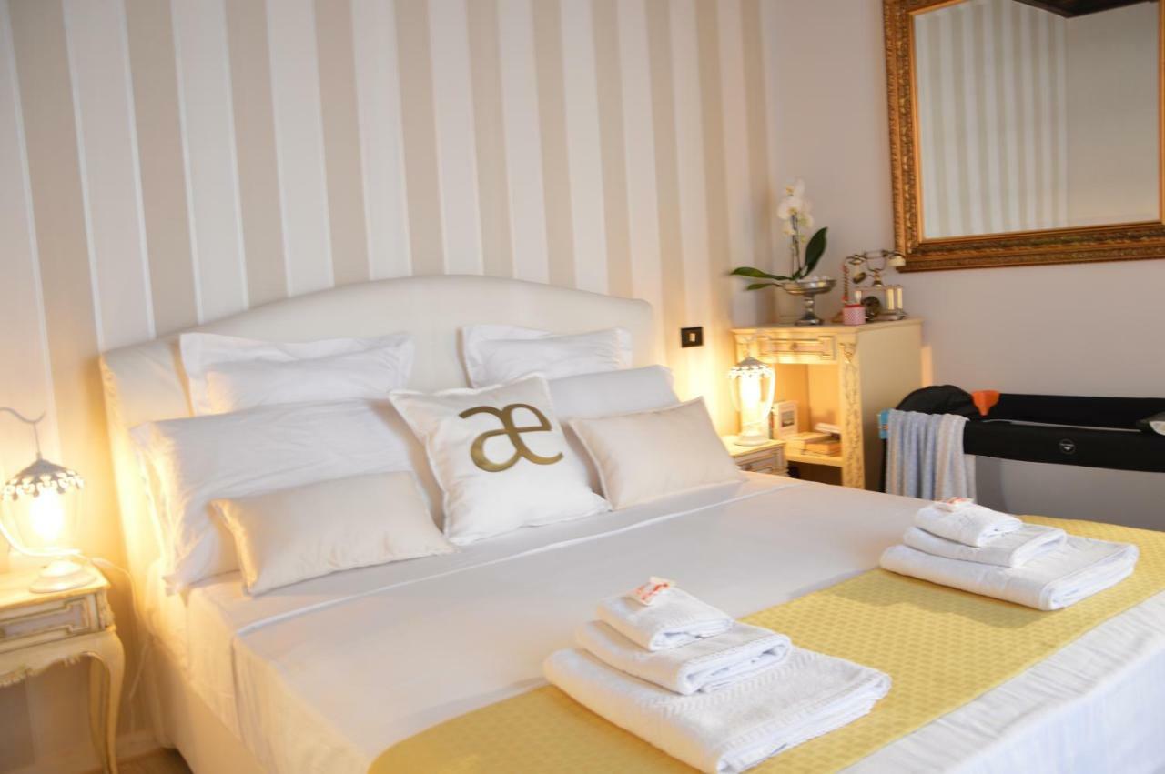 Historic Center - Elegant With Charming Antiques - Raffaello Apartamento