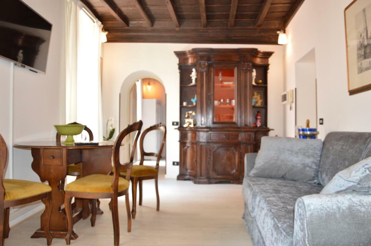 Historic Center - Elegant With Charming Antiques - Raffaello Apartamento *