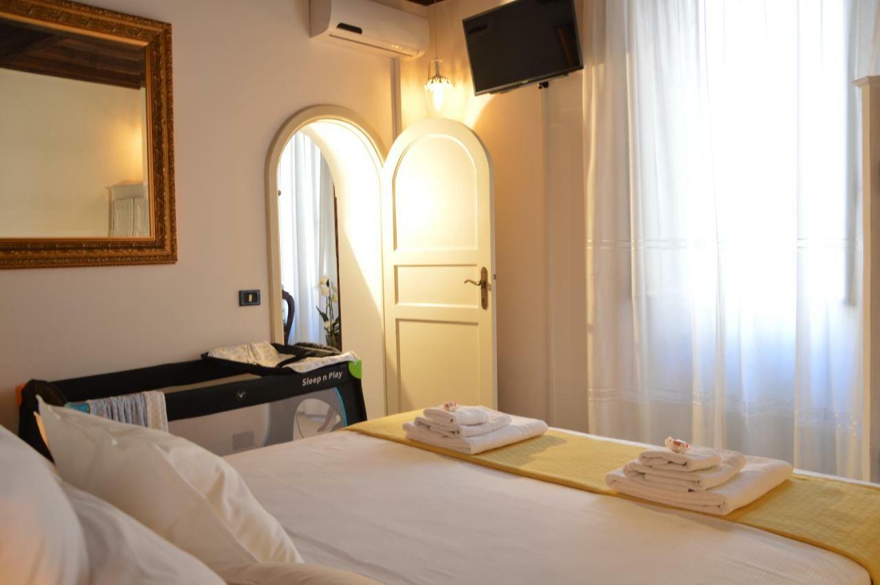 Historic Center - Elegant With Charming Antiques - Raffaello Apartamento Roma