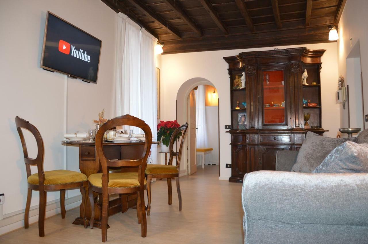 Historic Center - Elegant With Charming Antiques - Raffaello Apartamento Roma